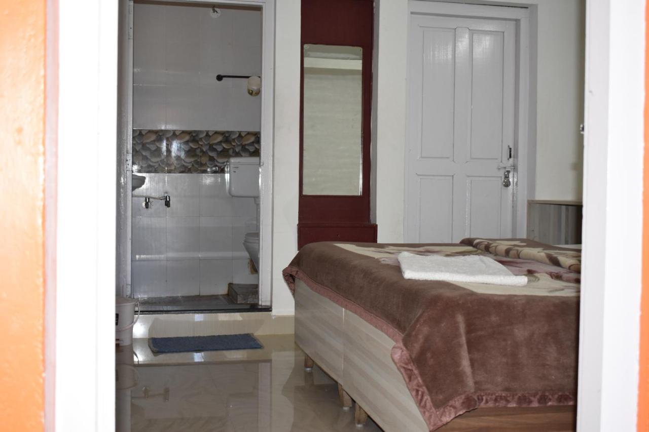אוטי Hotel Sri Balaji מראה חיצוני תמונה