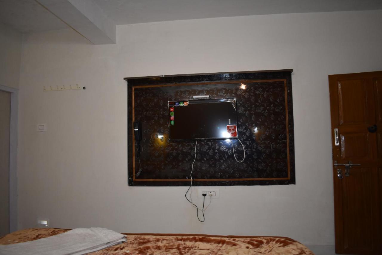 אוטי Hotel Sri Balaji מראה חיצוני תמונה