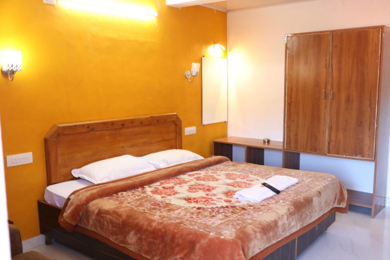אוטי Hotel Sri Balaji מראה חיצוני תמונה