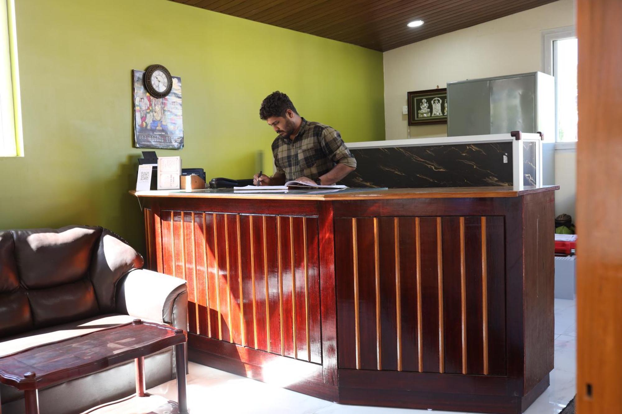 אוטי Hotel Sri Balaji מראה חיצוני תמונה