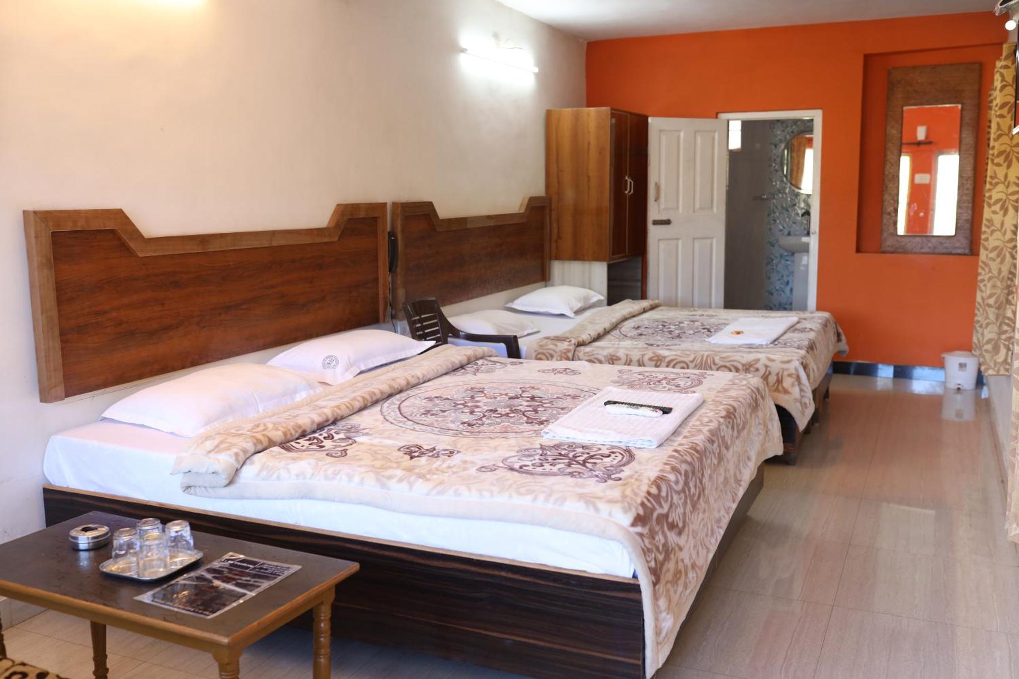 אוטי Hotel Sri Balaji מראה חיצוני תמונה